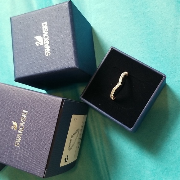Authentic SWAROVSKI ring - Picture 7 of 8
